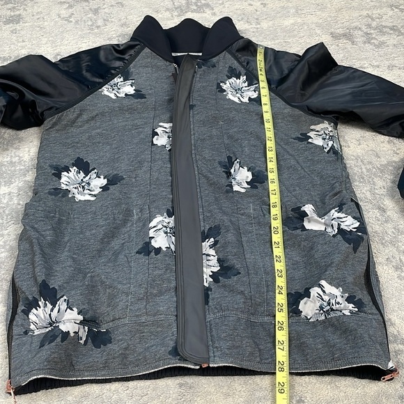 Lululemon Both Ways Bomber Jacket Heathered White Black Atomic Flower Reversible - Picture 11 of 13